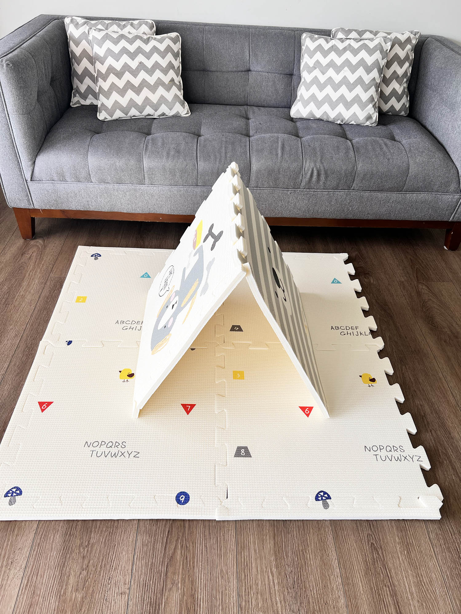 Alfombra Puzzle De 18 Piezas De Goma EVA | Tamaño Total 142x114 Cm (1,62 M²) | Colores Blanco, Beige Y Gris | Para Bebés Y Niños