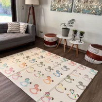 alfombra antigolpes para bebés, diseño en tonos pastel, decorativo habitación y transportable.